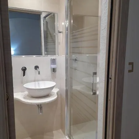 & Caffe فندق مبيت وإفطار