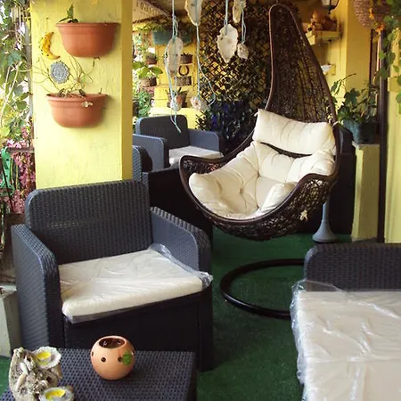 ベッド・アンド・ブレックファスト & Caffe